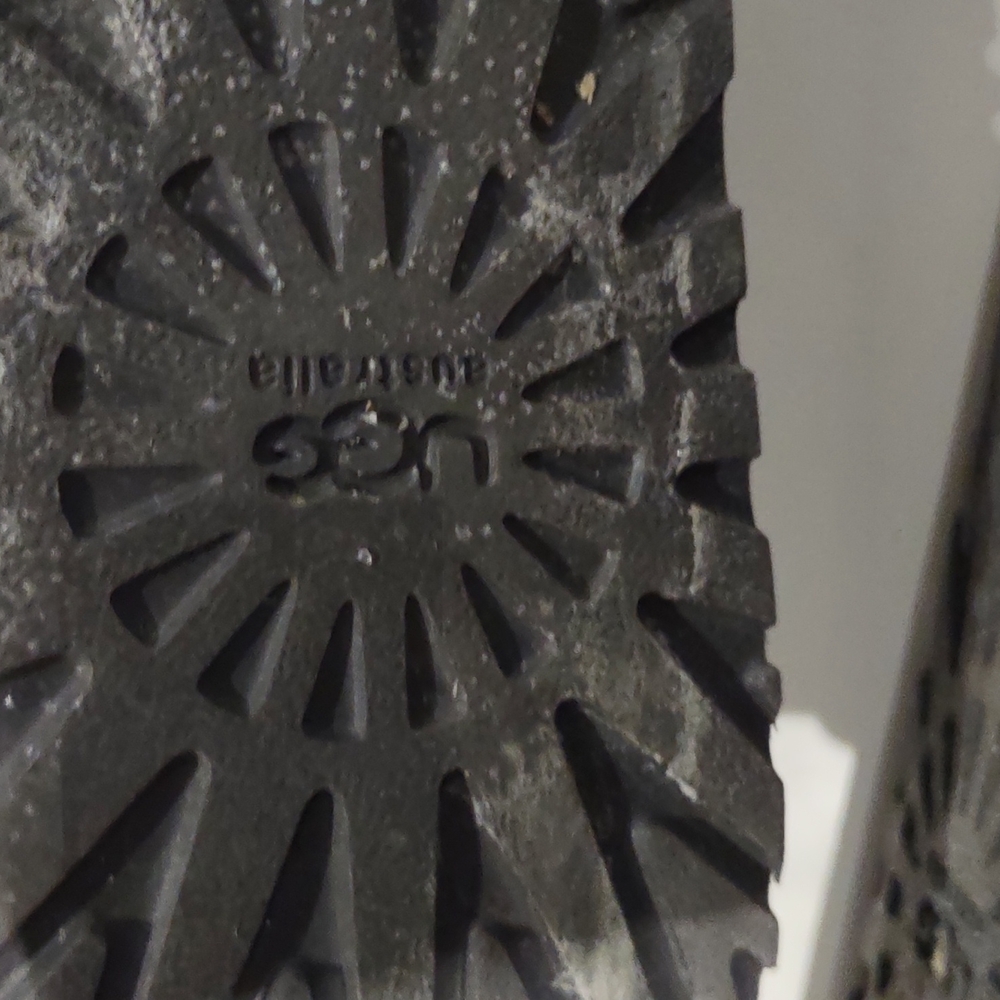 UGG boots ๐ผ๐โ๏ธ - Picture 8 of 12